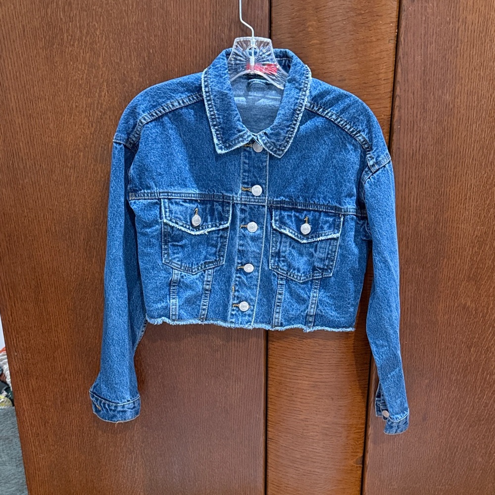 Boxy, Cropped Denim Jacket with Raw Hem Size Small